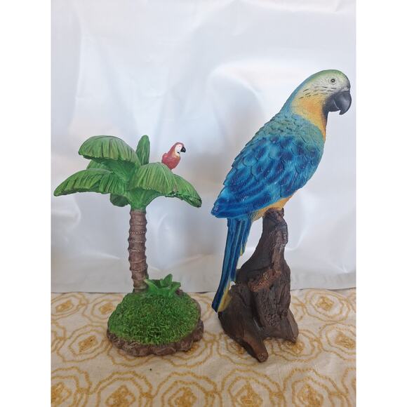 Tropical Parrot Figurine Pair – Macaw on Stump & Parrot on Palm Tree Resin Décor - Picture 4 of 7